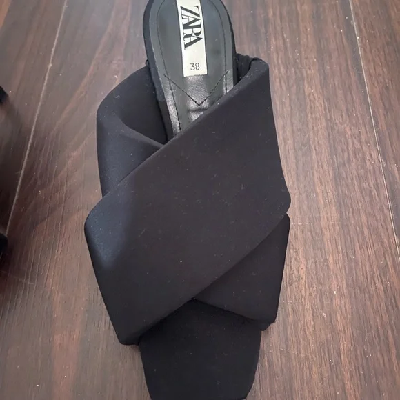 Brand new Zara heels size 38 - Picture 4 of 5